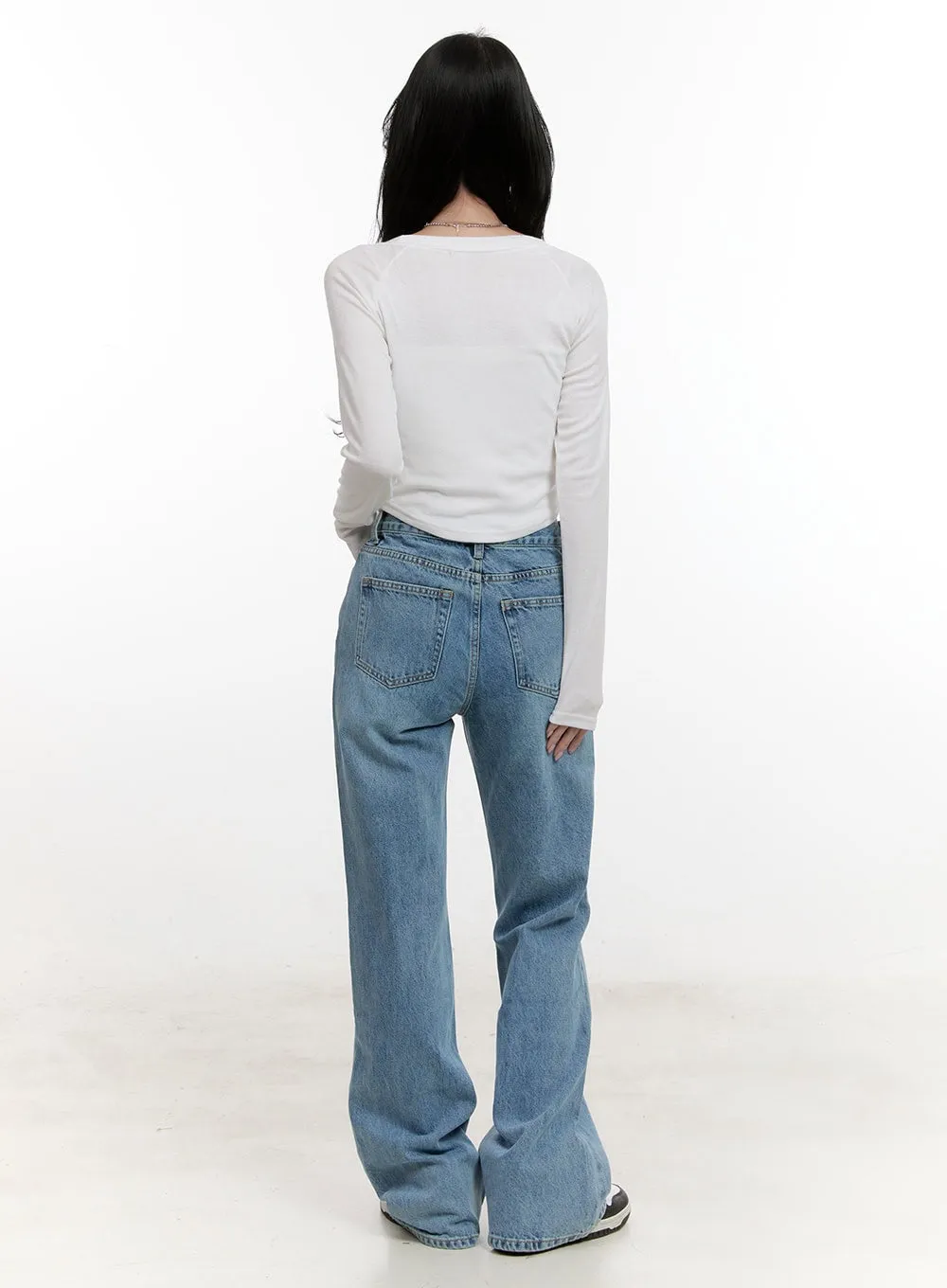 Slim-Fit Graphic Top CF528