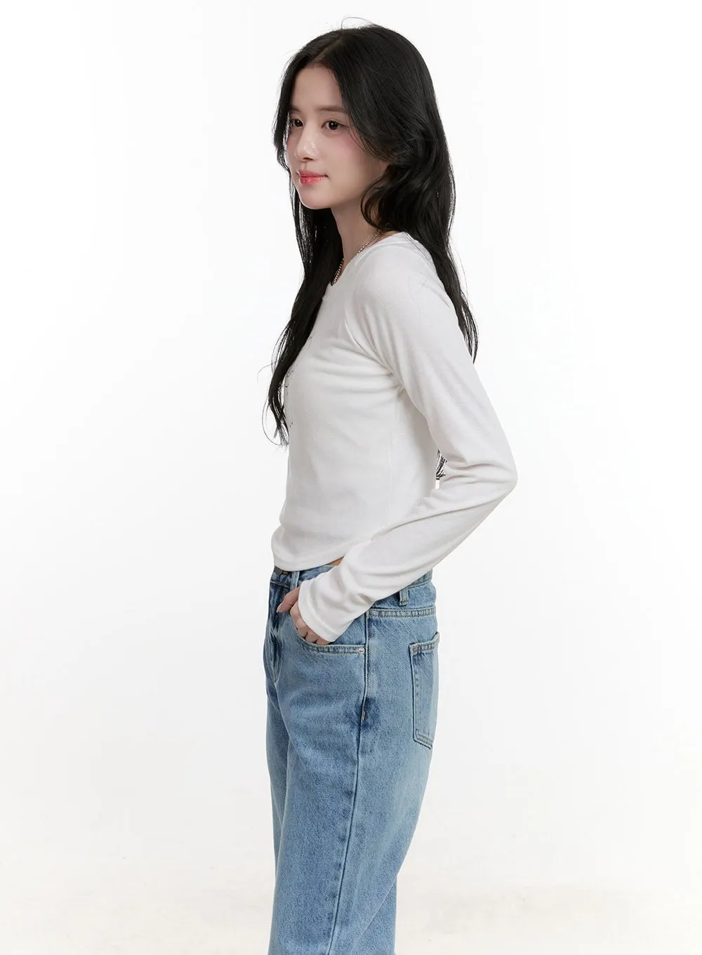 Slim-Fit Graphic Top CF528