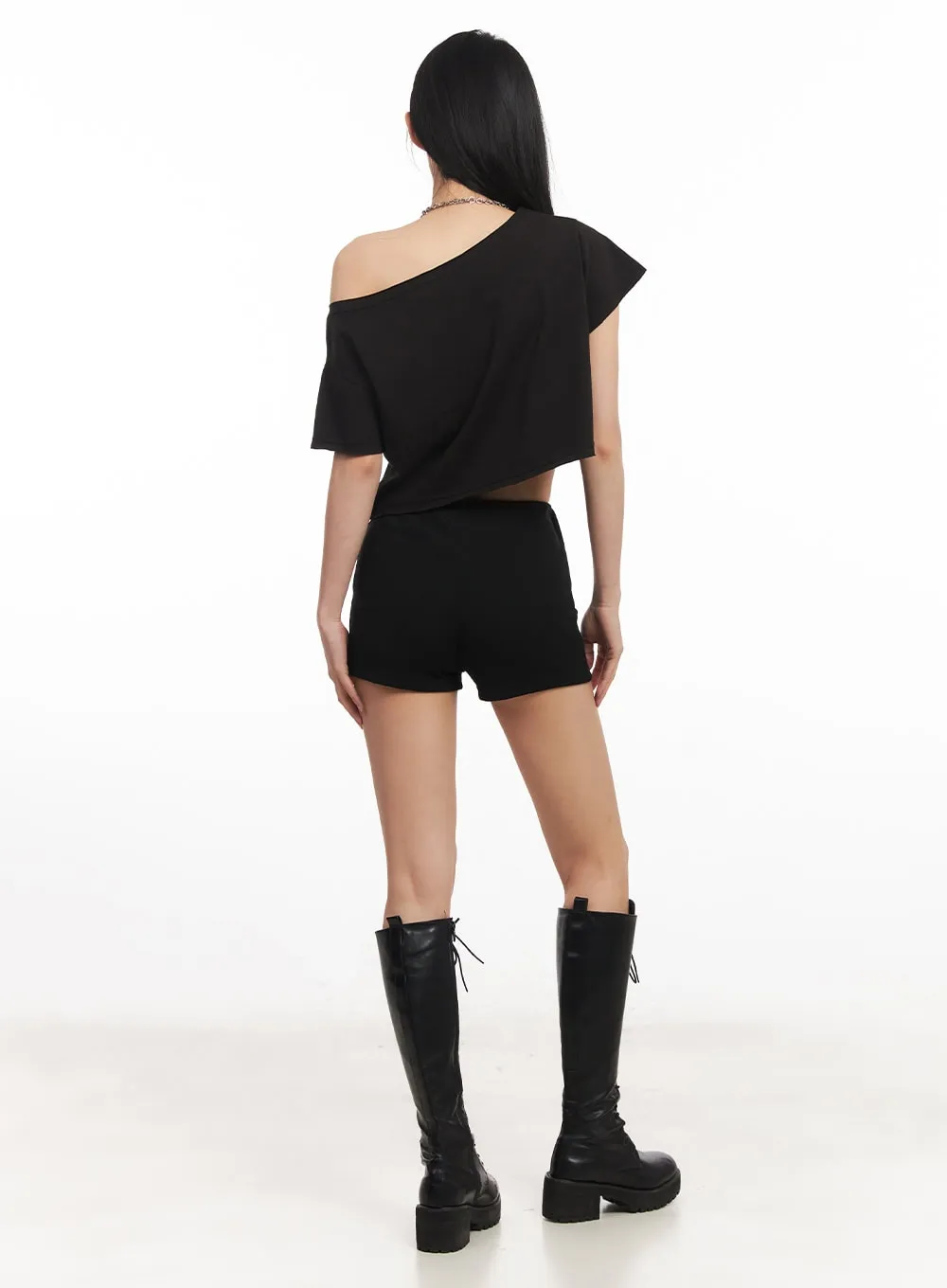 Slim-Fit Ribbed Shorts CA514