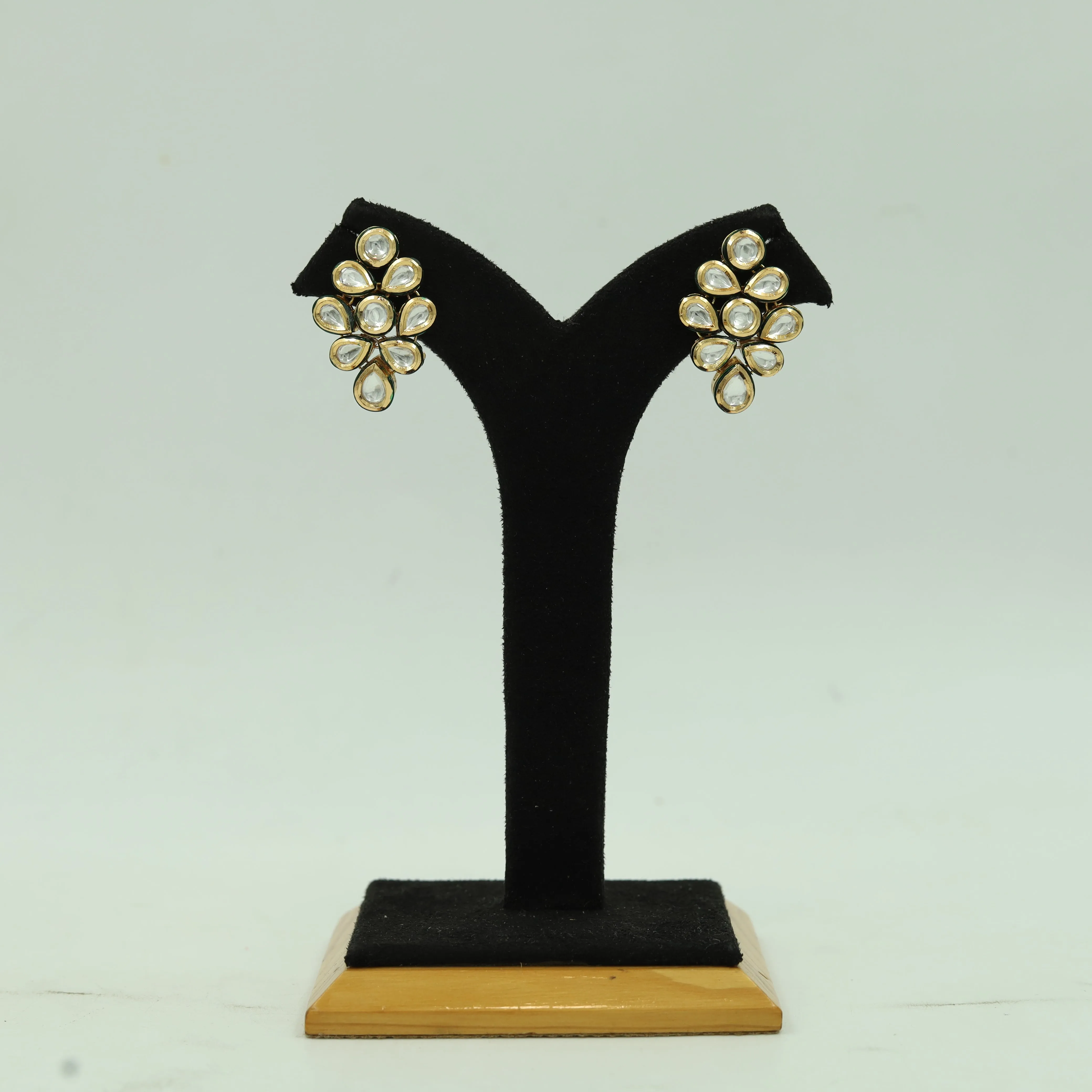 Stylish Kundan Pendant Set 16475-68