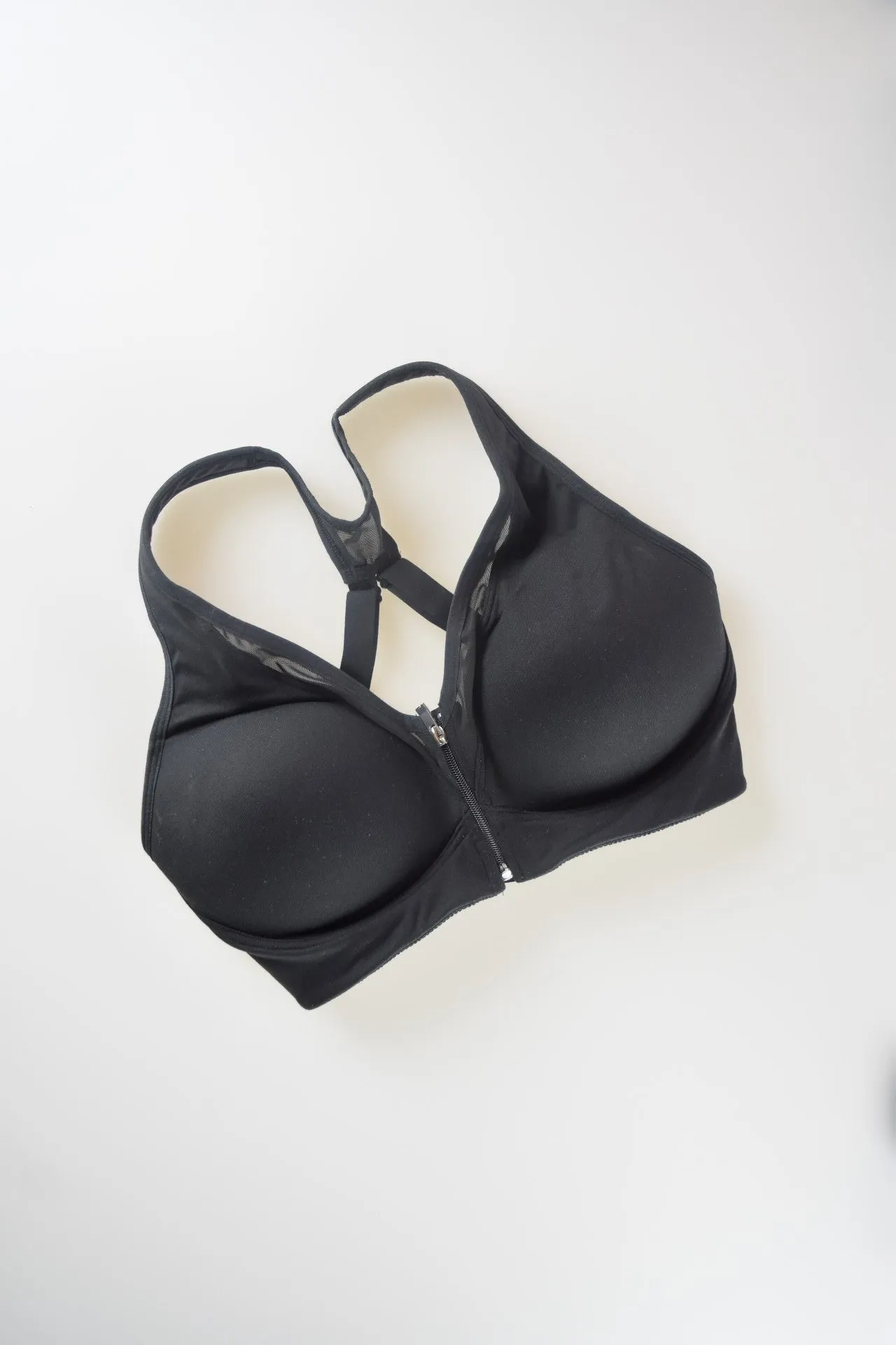 Victoria's Secret Full Coverage Sport Bra Front-Close Sport Bra Negro 38C